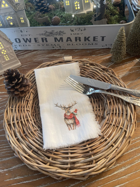 Stoffservietten mit weihnachtlichen Hirschmotiven